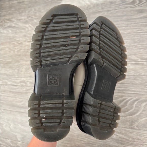 DR Marten Boots - Picture 10 of 10